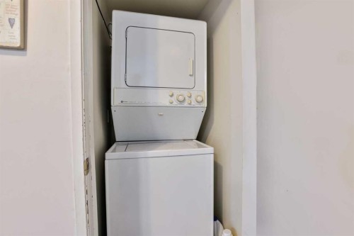 1108 10 Avenue North, Lethbridge, AB - Indoor Photo Showing Laundry Room