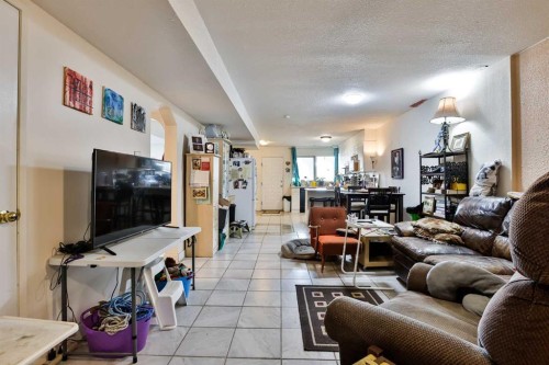 1108 10 Avenue North, Lethbridge, AB - Indoor Photo Showing Living Room