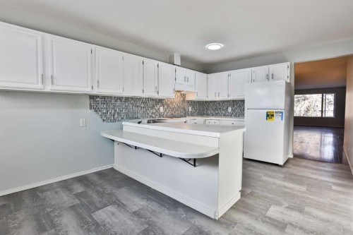 1108 10 Avenue North, Lethbridge, AB - Indoor Photo Showing Kitchen