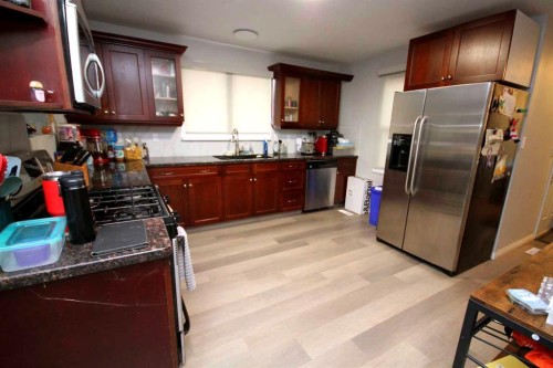 5620 54 Street, Taber, AB - Indoor Photo Showing Kitchen