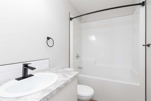 131 11 Street, Fort Macleod, AB - Indoor Photo Showing Bathroom