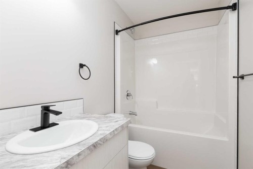 131 11 Street, Fort Macleod, AB - Indoor Photo Showing Bathroom