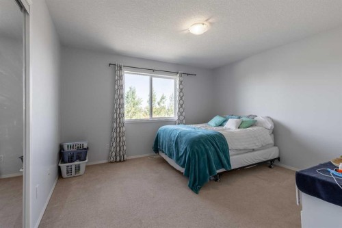 188 Cougar Way North, Lethbridge, AB - Indoor Photo Showing Bedroom