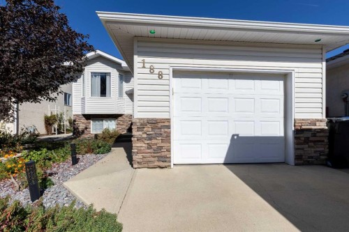 188 Cougar Way North, Lethbridge, AB - Outdoor