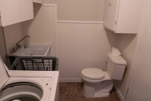 230 E 100 S Street, Raymond, AB - Indoor Photo Showing Laundry Room