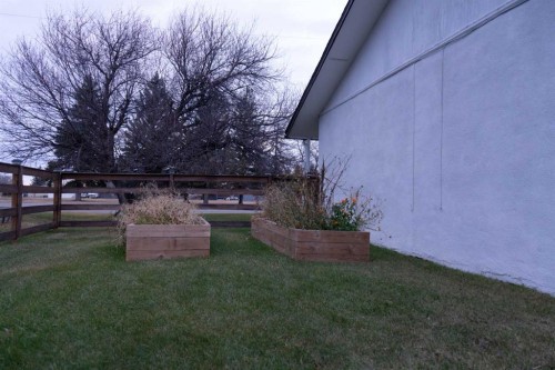 230 E 100 S Street, Raymond, AB - Outdoor
