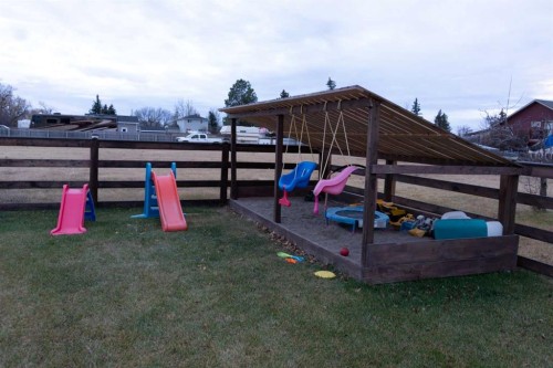230 E 100 S Street, Raymond, AB - Outdoor