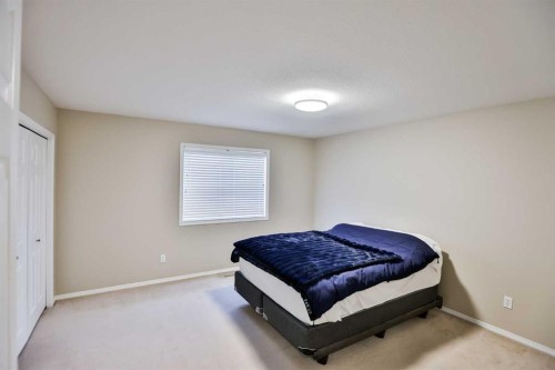 16-720 Heritage Boulevard West, Lethbridge, AB - Indoor Photo Showing Bedroom