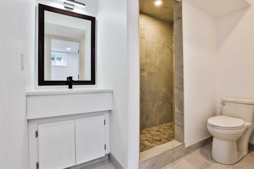 16-720 Heritage Boulevard West, Lethbridge, AB - Indoor Photo Showing Bathroom