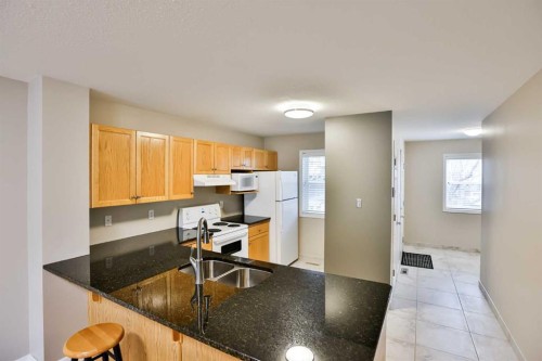 16-720 Heritage Boulevard West, Lethbridge, AB - Indoor Photo Showing Kitchen With Double Sink