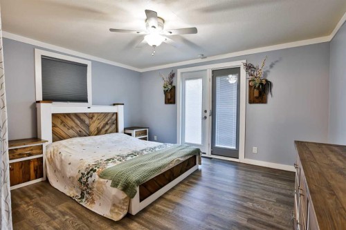 248 Crescent Avenue North, Picture Butte, AB - Indoor Photo Showing Bedroom