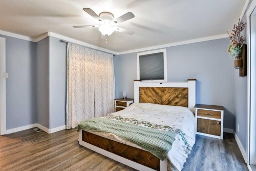 248 Crescent Avenue North, Picture Butte, AB - Indoor Photo Showing Bedroom