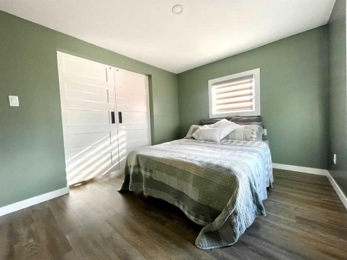 248 Crescent Avenue North, Picture Butte, AB - Indoor Photo Showing Bedroom