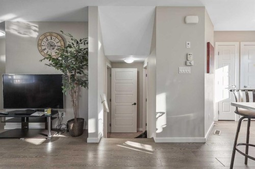 2-1180 Keystone Road West, Lethbridge, AB - Indoor