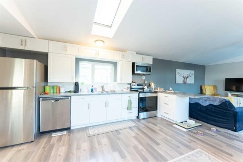 42 Westover Crescent, Claresholm, AB - Indoor Photo Showing Kitchen