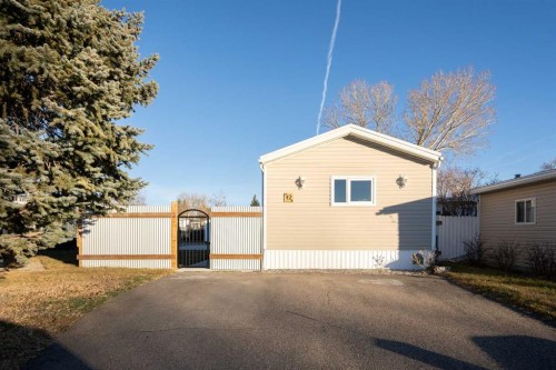 42 Westover Crescent, Claresholm, AB - Outdoor With Exterior