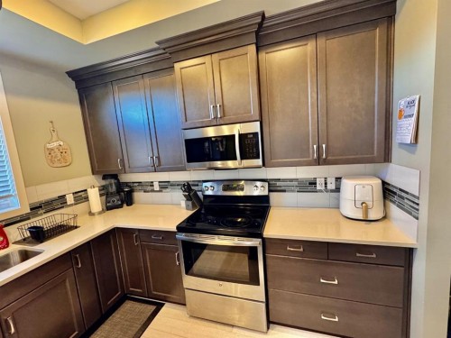 266 Lynx Road North, Lethbridge, AB - Indoor Photo Showing Kitchen