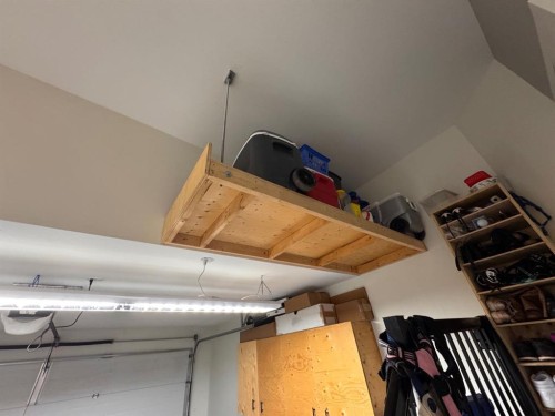 266 Lynx Road North, Lethbridge, AB - Indoor Photo Showing Garage