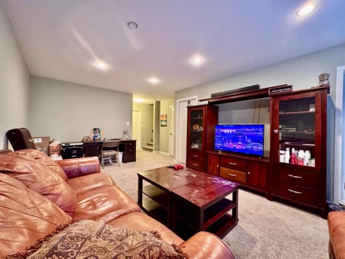 266 Lynx Road North, Lethbridge, AB - Indoor