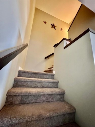 266 Lynx Road North, Lethbridge, AB - Indoor Photo Showing Other Room