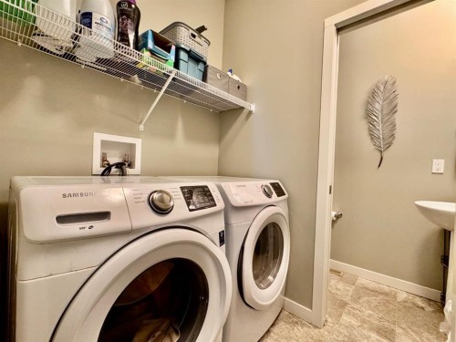 266 Lynx Road North, Lethbridge, AB - Indoor Photo Showing Laundry Room
