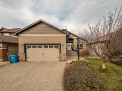 225 Couleecreek Manor SOUTH Lethbridge, AB T1K 8B9