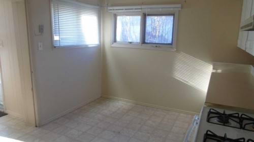 340 26 Street, Fort Macleod, AB - Indoor Photo Showing Other Room