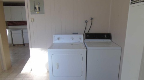 340 26 Street, Fort Macleod, AB - Indoor Photo Showing Laundry Room