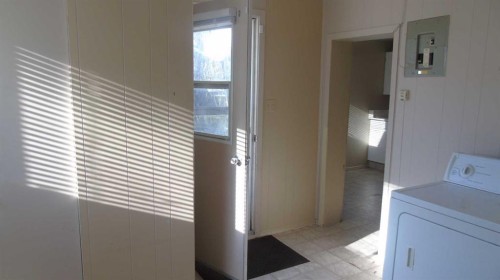 340 26 Street, Fort Macleod, AB - Indoor Photo Showing Laundry Room