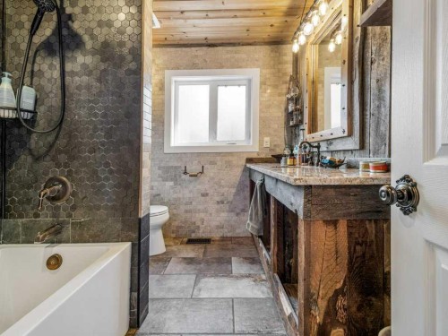 6501 22 Avenue, Coleman, AB - Indoor Photo Showing Bathroom