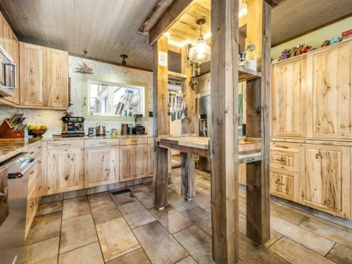 6501 22 Avenue, Coleman, AB - Indoor