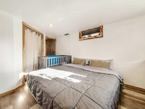 6501 22 Avenue, Coleman, AB - Indoor Photo Showing Bedroom