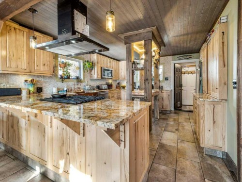 6501 22 Avenue, Coleman, AB - Indoor Photo Showing Kitchen