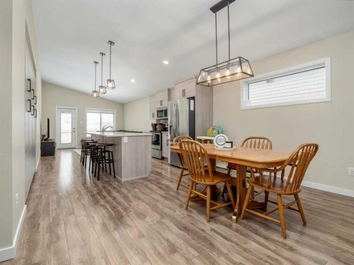 218 Grassland Boulevard West, Lethbridge, AB - Indoor Photo Showing Dining Room