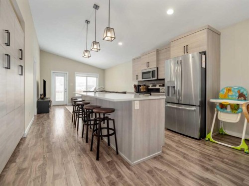 218 Grassland Boulevard West, Lethbridge, AB - Indoor Photo Showing Kitchen