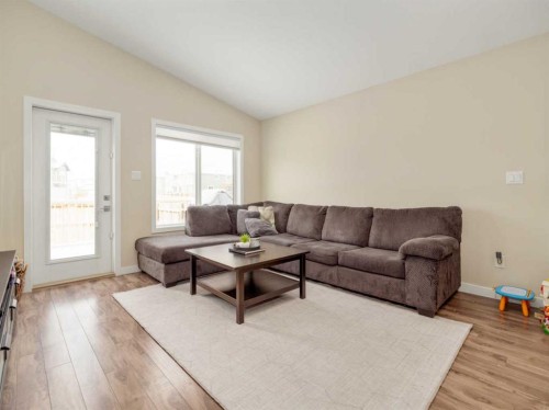 218 Grassland Boulevard West, Lethbridge, AB - Indoor Photo Showing Living Room