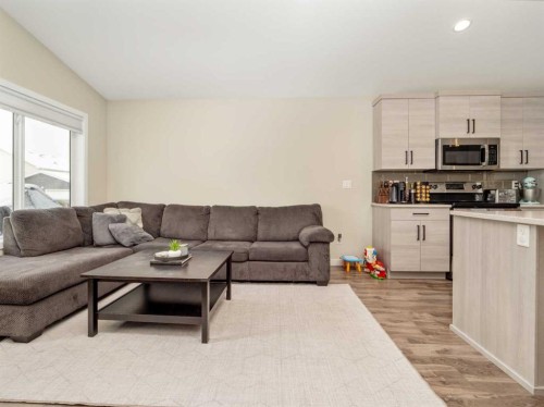 218 Grassland Boulevard West, Lethbridge, AB - Indoor Photo Showing Living Room