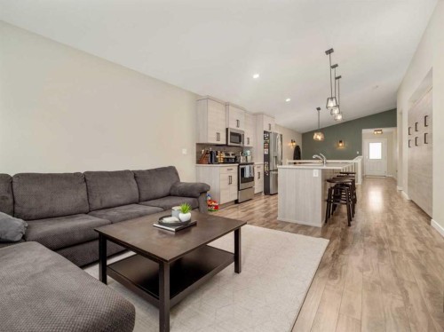 218 Grassland Boulevard West, Lethbridge, AB - Indoor Photo Showing Living Room