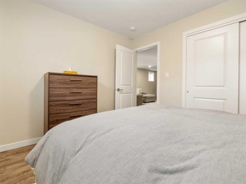 218 Grassland Boulevard West, Lethbridge, AB - Indoor Photo Showing Bedroom