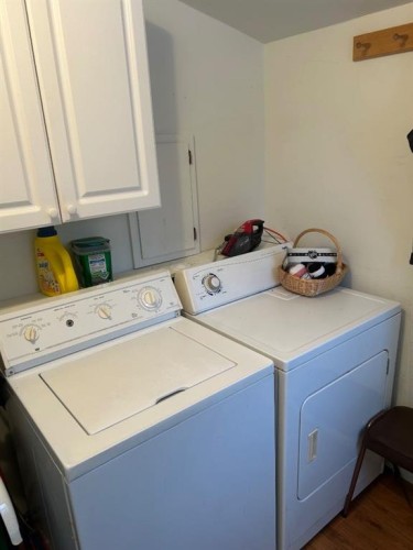 1263 5 Avenue South, Lethbridge, AB - Indoor Photo Showing Laundry Room
