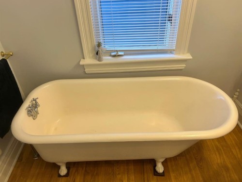 1263 5 Avenue South, Lethbridge, AB - Indoor Photo Showing Bathroom