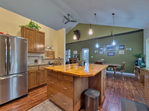 109 Adanac Rise, Hillcrest, AB - Indoor Photo Showing Kitchen