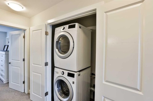 4-73 Aquitania Circle West, Lethbridge, AB - Indoor Photo Showing Laundry Room