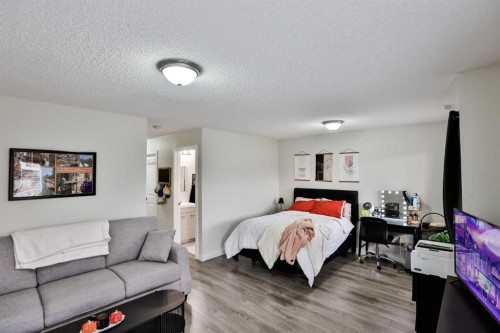 4-73 Aquitania Circle West, Lethbridge, AB - Indoor Photo Showing Bedroom