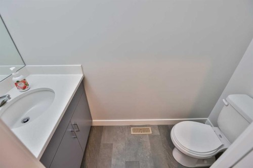 4-73 Aquitania Circle West, Lethbridge, AB - Indoor Photo Showing Bathroom