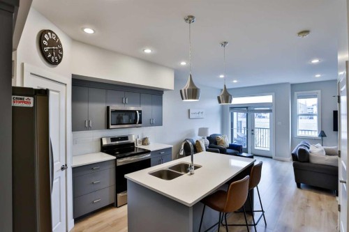 4-73 Aquitania Circle West, Lethbridge, AB - Indoor Photo Showing Kitchen With Double Sink