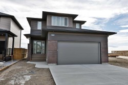 542 Malahat Green WEST Lethbridge, AB T1J 5W4