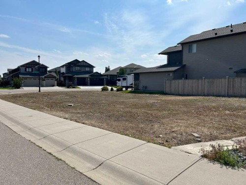 14 Canyon Estates Lane W, Lethbridge, AB 