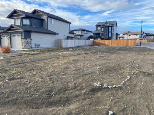 14 Canyon Estates Lane W, Lethbridge, AB 