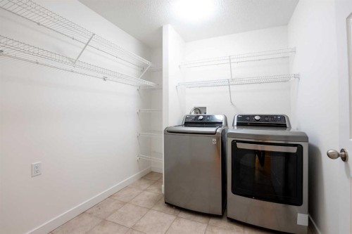 119 Grand River Boulevard West, Lethbridge, AB - Indoor Photo Showing Laundry Room